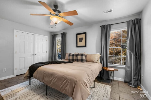 A cozy bedroom in a vacation rental near Back 40 & Blowing Springs, featuring modern decor and natur.