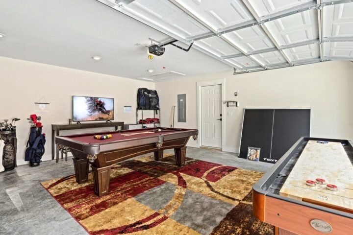 Spacious game room with pool table and arcade games at Bella Vista vacation rental near Back 40 Trai.