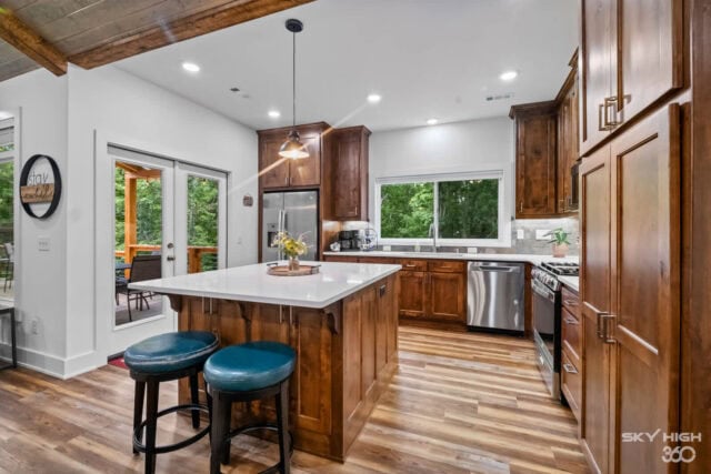 Black Bear Cabin kitchen with modern appliances and wooden cabinets in Bella Vista.