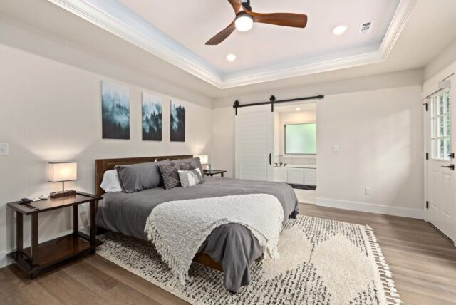 Bright and spacious bedroom with modern decor in Bella Vista vacation rental near Back 40 Trails.