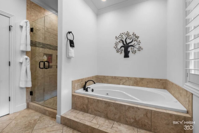 Modern bathroom with bathtub and glass-enclosed shower at Rivercliff Ridgehouse, Beaver Lake view re.