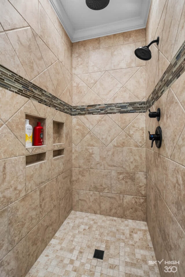 Modern beige tiled shower with built-in niche and black fixtures in Rivercliff Ridgehouse rental.