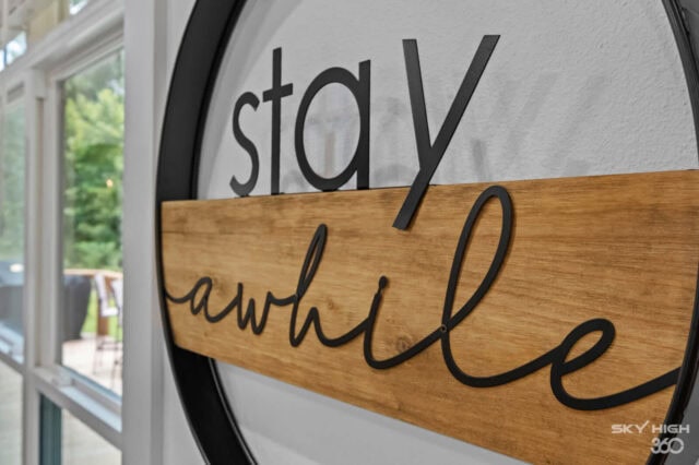 Relaxing stay at Black Bear Cabin with inspiring "stay humble" wall decor in Bella Vista.