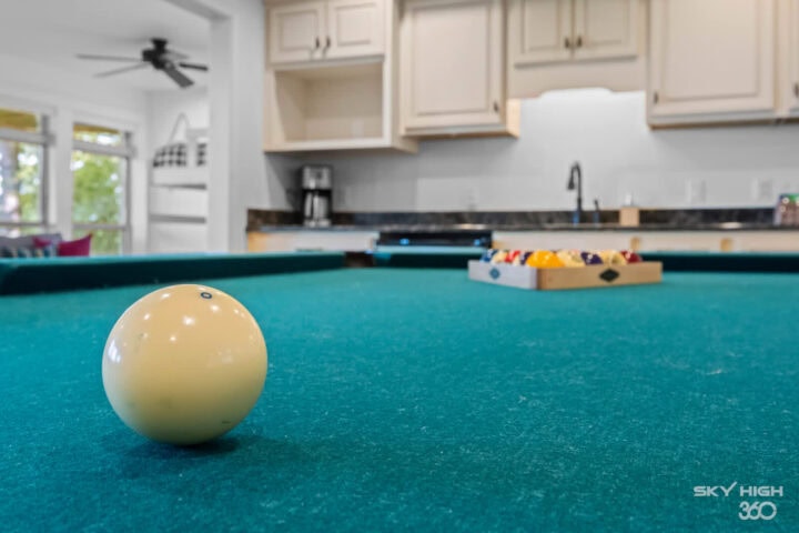 Relaxing game room with pool table and scenic views at Rivercliff Ridgehouse vacation rental in Roge.