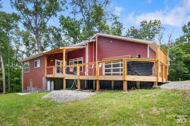Cozy red cabin with large deck near Bella Vista, perfect for bike-in vacation rentals.