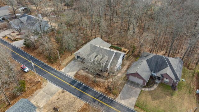 Cozy woodland retreat near Back 40 Trails in Bella Vista, surrounded by nature and ideal for relaxin.