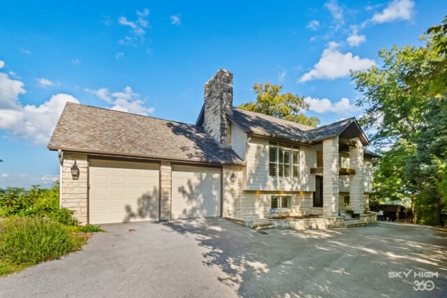 Beautiful Beaver Lake view vacation rental in Rogers, AR, with charming exterior and scenic surround.