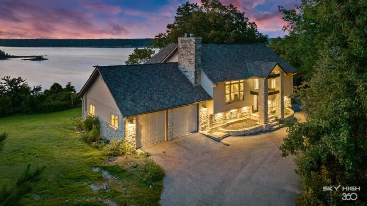 Cozy lakeside vacation rental home with scenic views of Beaver Lake in Rogers, AR.