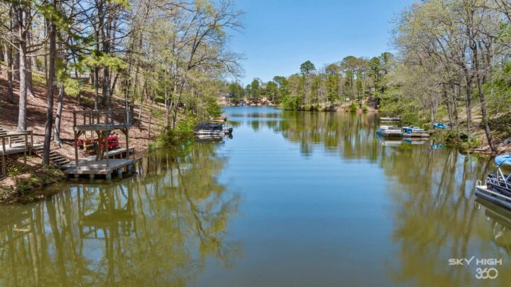 Lakefront vacation rental with private dock and scenic views in Bella Vista, Arkansas. Perfect for r.