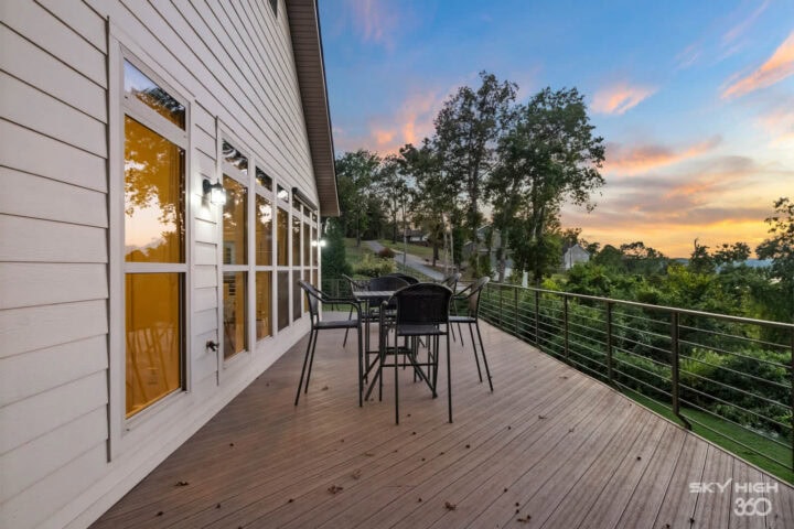 Spacious outdoor deck with seating overlooking Beaver Lake in Rogers, AR, perfect for relaxing and e.