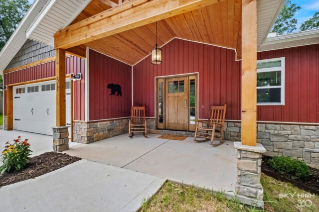 Cozy front porch of Black Bear Cabin at Back 40 Trails in Bella Vista, perfect for relaxing outdoor.