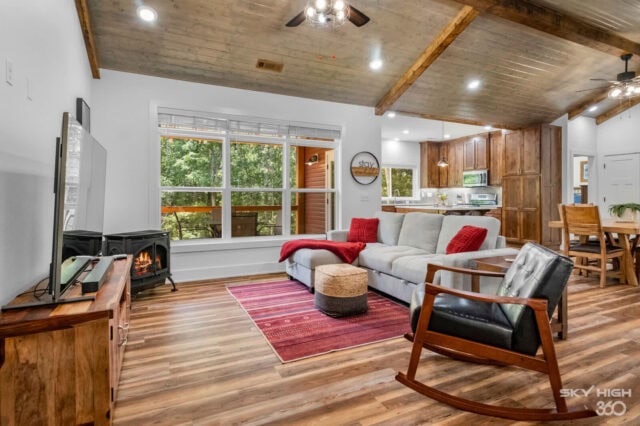 Cozy living room in Black Bear Cabin with modern furnishings and scenic views in Bella Vista.