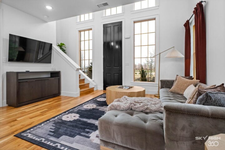 Modern Townhome Near Pinnacle Promenade